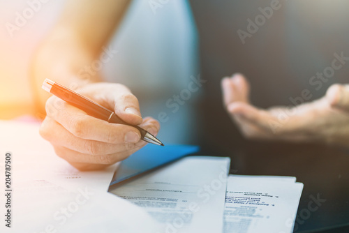 Quadro em tela Close-up Of Business worker signing the contract to conclude a deal