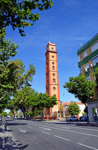 Torre de los Perdigones en la calle Resolana, Sevilla, España