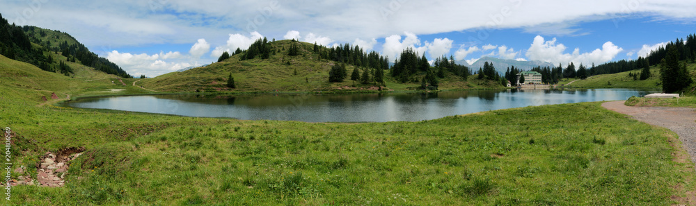 Seebenalpsee; popular walkers' stop on the Flumseberg Seebenalpsee; popular walkers' stop on the Flumseberg