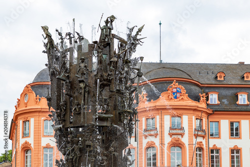 Mainz "Schillerplatz" with the "Fastnachtsbrunnen" and "Osteiner Hof"