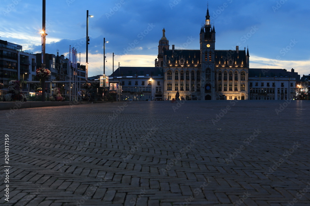 Fototapeta premium La piazza grande di Sint Niklaas