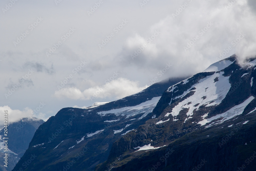 Hochgebirge in Norwegen, Gipfel im Schnee