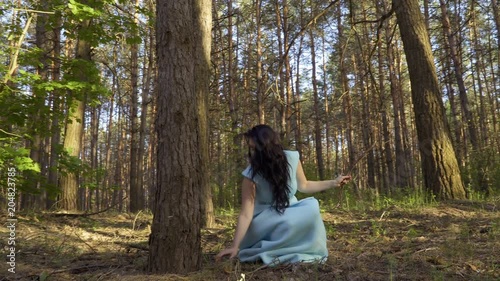 Snow White eat poisoned apple and dying