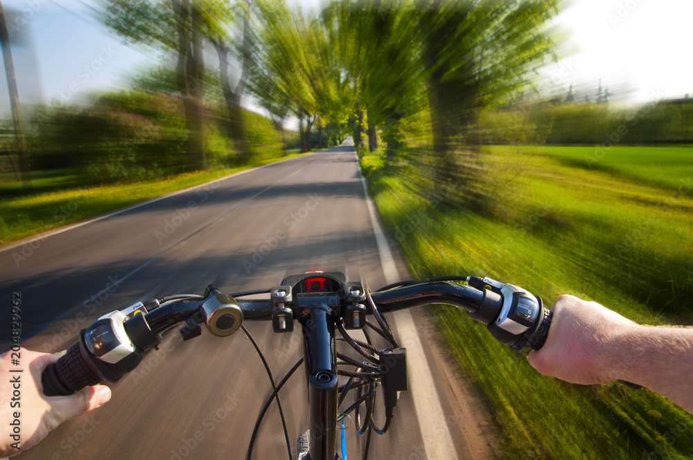 Obraz premium Fast bike ride - point of view perspective