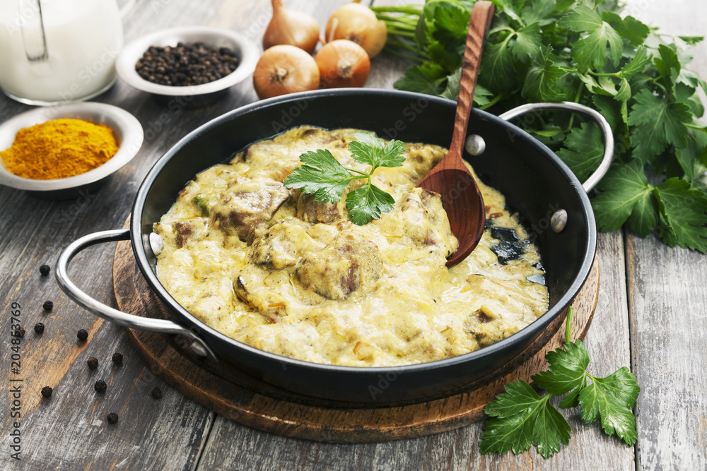 Chicken liver in creamy sauce with curry Chicken liver in creamy sauce with curry