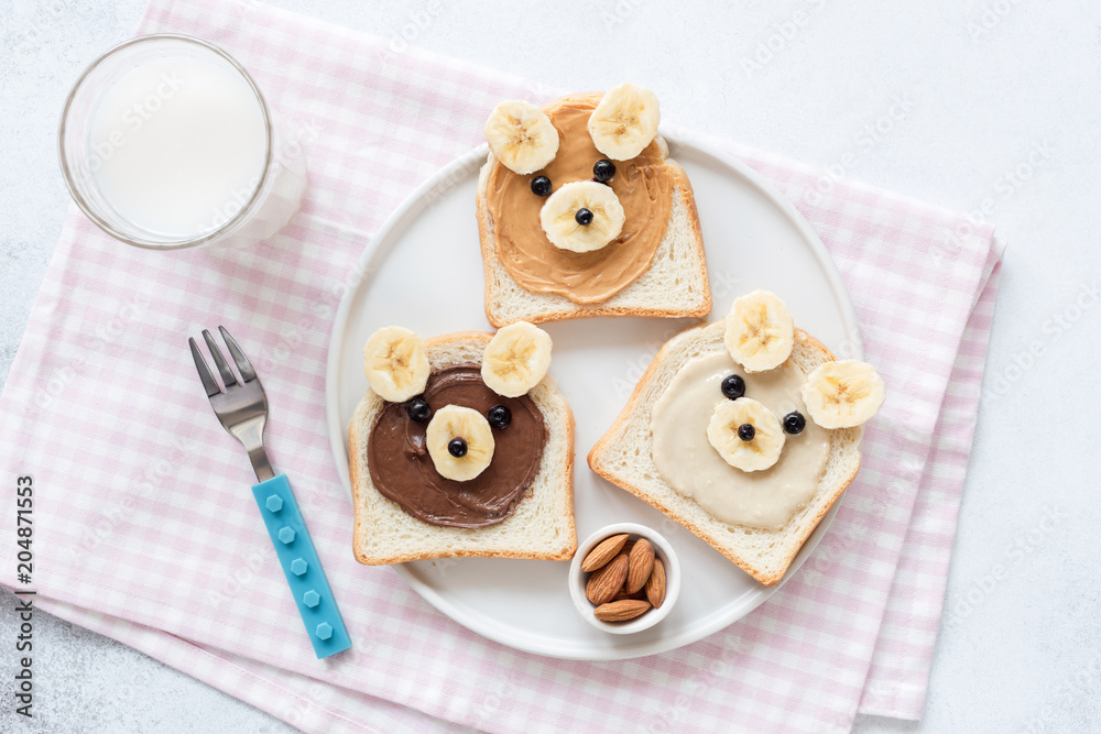School lunch or breakfast for kids. Peanut butter banana toast with animal  face. Food art, creative food decoration idea for kids. Vegan food for  kids. Top view Stock Photo | Adobe Stock