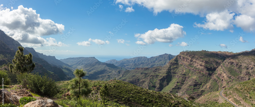 Panorama von Landschaft mit Gebirge in Tejeda, Gran Canaria Panorama von Landschaft mit Gebirge in Tejeda, Gran Canaria