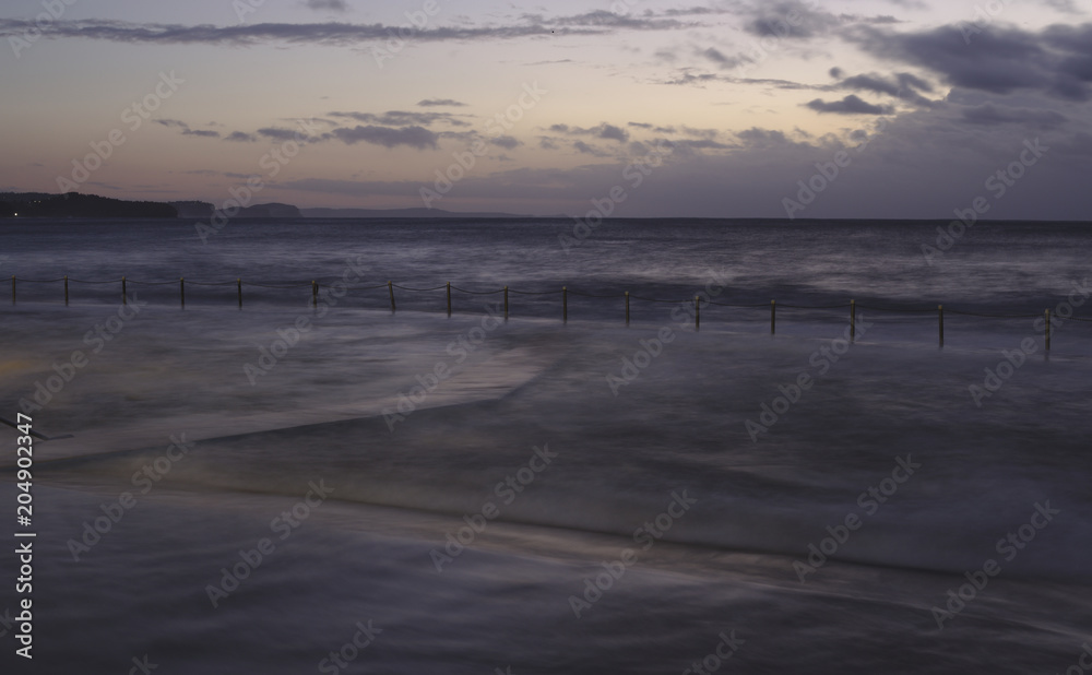 Obraz premium Stormy Morning at Collaroy Rockpool