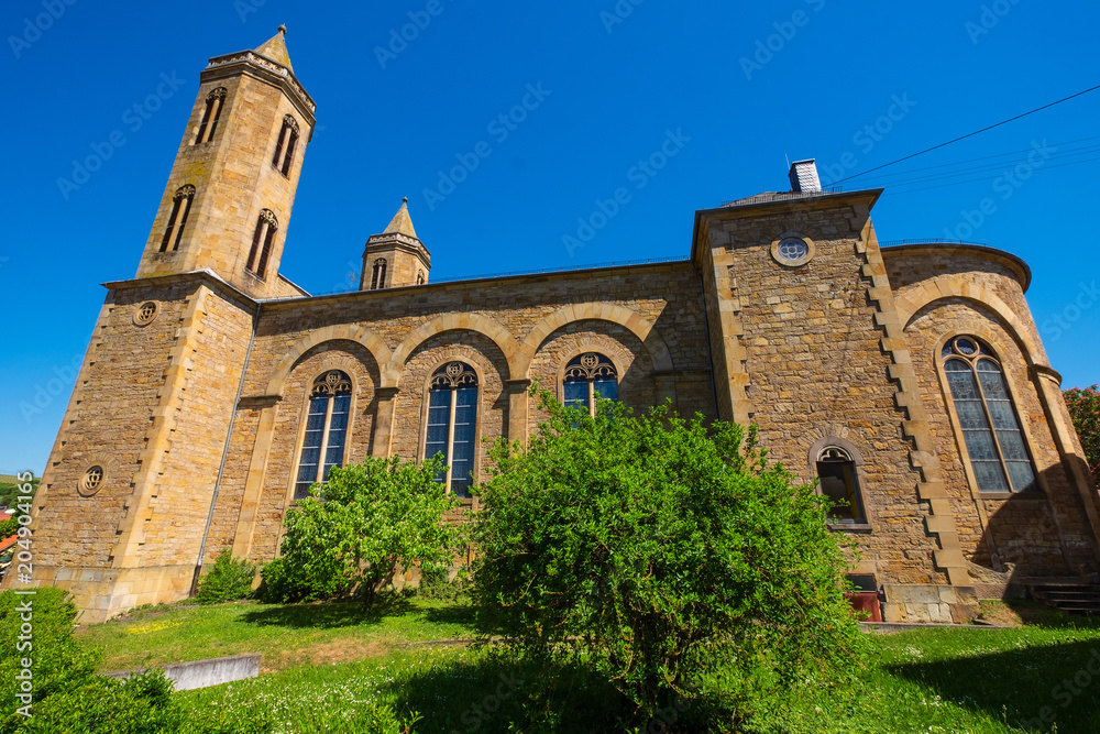 Fototapeta premium Die St. Bartholomäuskirche in Waldböckelheim