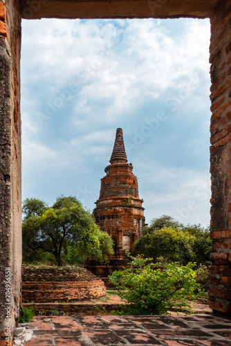 Siamesische Ruinenstadt Ayutthaya: Steinpagode, Blick durch Türöffnung