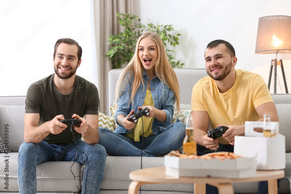 Obraz premium Young people playing video games at home