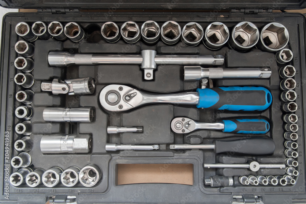 kit of metallic tools