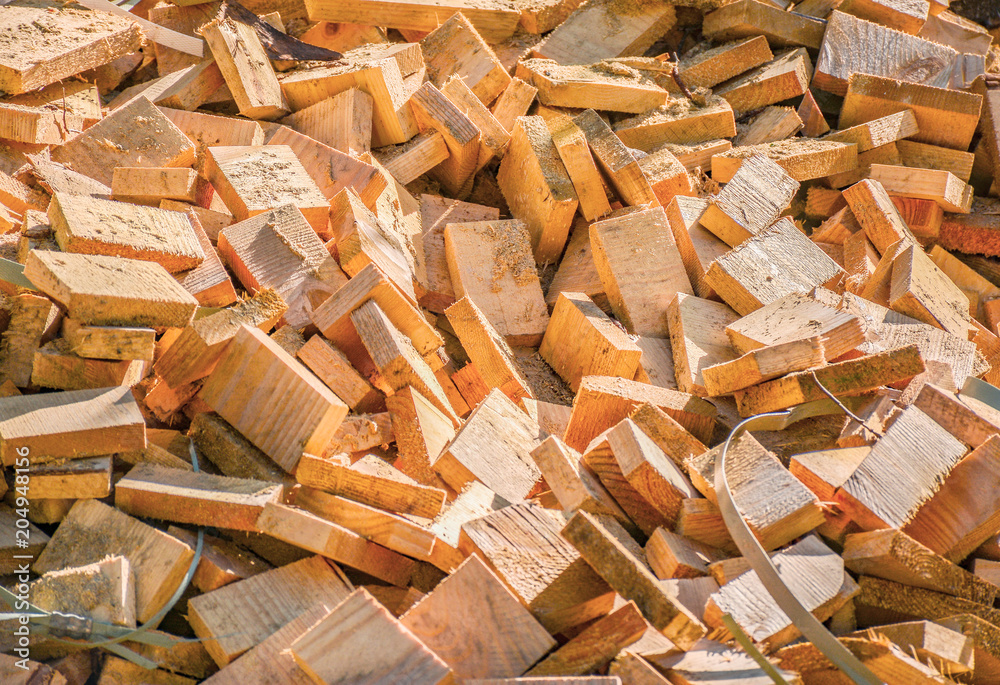 The structure of the old tree. Boards unsuitable for construction. Wood waste. The structure of the old tree. Boards unsuitable for construction. Wood waste.