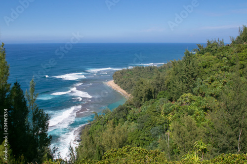 Playa de Haena desde el mirador de Kalalau en el norte de la isla de Kauai en Hawaii