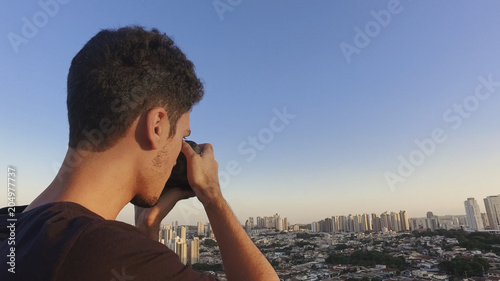 Canvas Print Photographer taking photos on top of the building at sunset