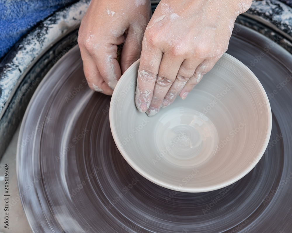 Overhead potter's wheel