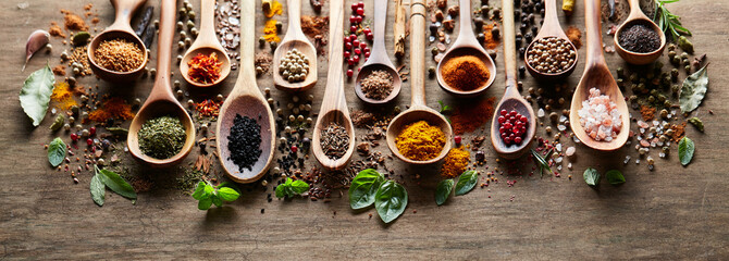 Tableau sur toile  Herbs and spices on wooden board  © Dionisvera