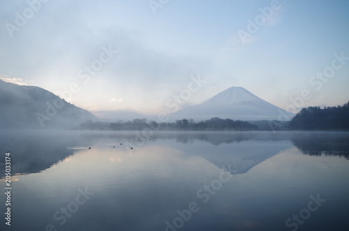 Beautiful Mount Fuji in the early morning © 三千香 中本