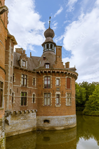 Ooidonk 16th century castle photo