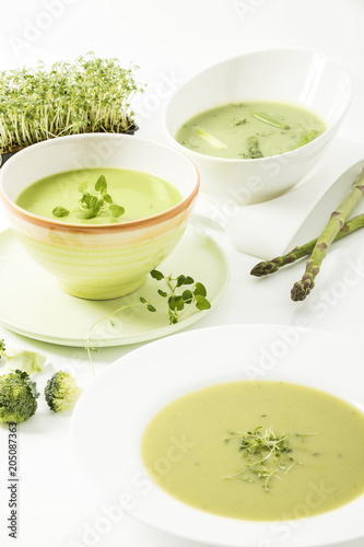 Broccolicreme-Suppe mit frischer Kresse, Spargelcreme-Suppe und Kräutersuppe, Studio