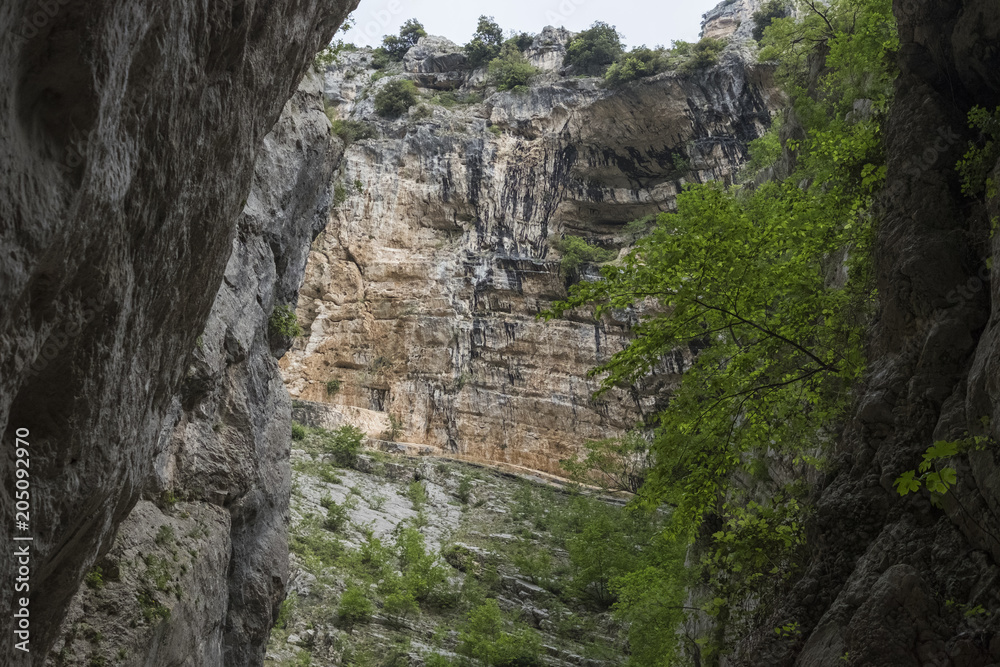 Gole di Fara San Martino, Abbazia di San Martino in Valle e free climbing