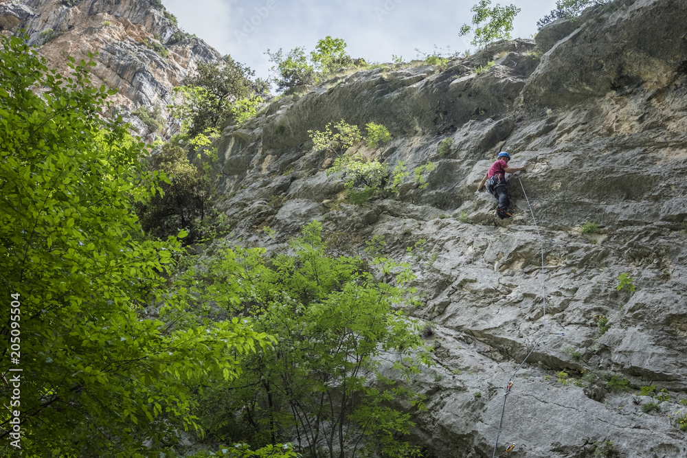 Gole di Fara San Martino, Abbazia di San Martino in Valle e free climbing