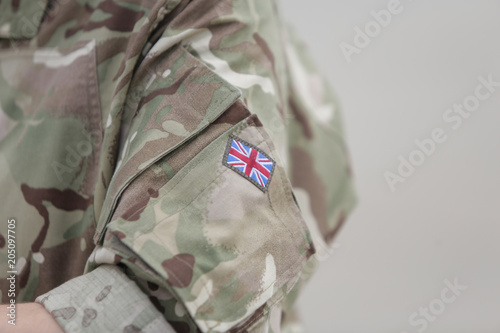 Murais de parede British flag on a RAF soldier uniform