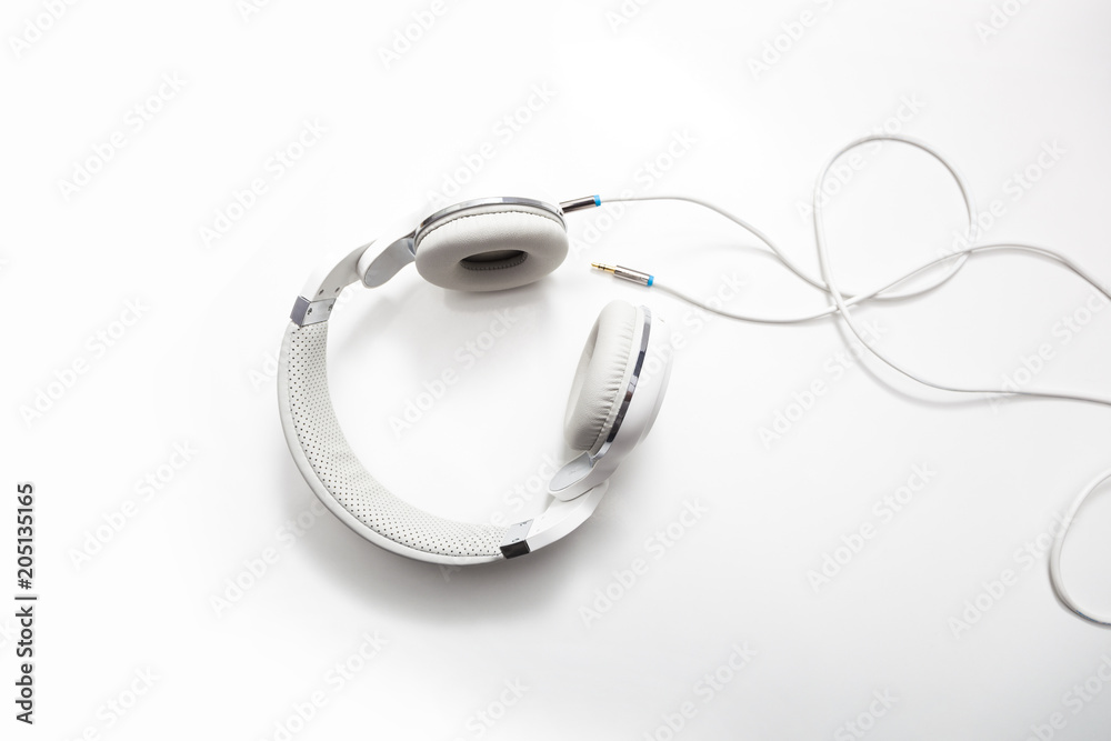White headphones and Convention Aux cable 3.5 mm White headphones and Convention Aux cable 3.5 mm