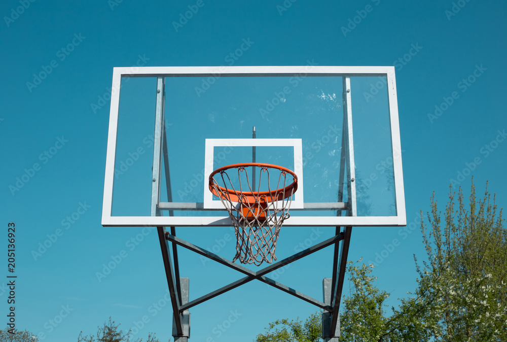 Naklejka premium Basketball hoop outdoor on blue sky background - sports
