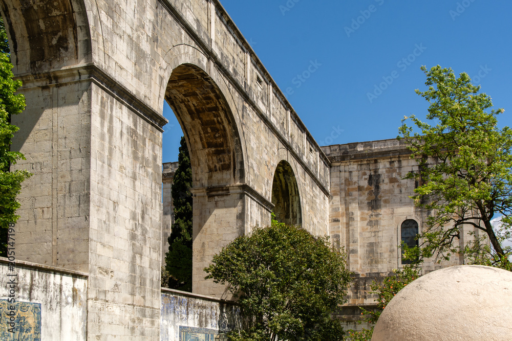the roman water aqueduct in Lisbon