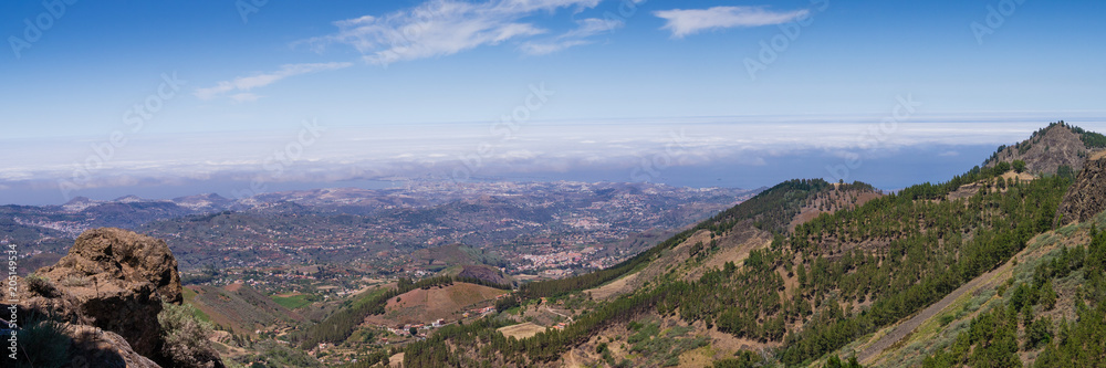 Aussicht über die Berge auf der Kanarischen Insel Gran Canaria