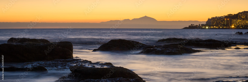 Panorama mit Puerto Rico auf Gran Canaria und Blick zur Insel Teneriffa Panorama mit Puerto Rico auf Gran Canaria und Blick zur Insel Teneriffa