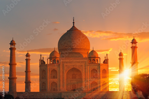 Obraz na plátně Taj Mahal at sunset - Agra, India