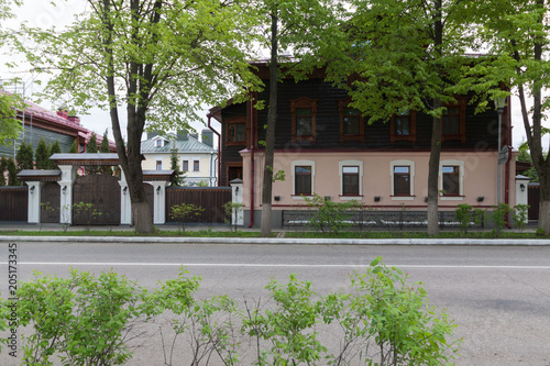 Fototapeta Naklejka Na Ścianę i Meble -  Street with wooden house in Suzdal