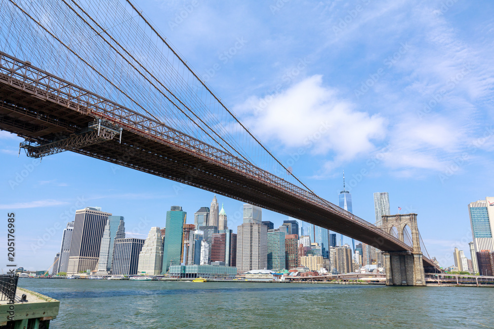 Fototapeta The Brooklyn Bridge with New York skyline
