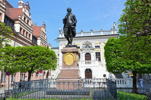 Goethe Denkmal im Zentrum Leipzigs neben dem Neuen Rathaus photo