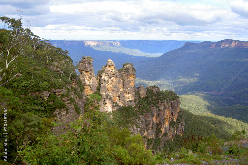 Australia, New South wales, Blue Mountains National Park, Katoomba, view ofThe Three Sisters aboriginal legend site from Queen Elizabeth Lookout