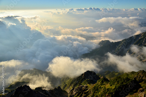 A sea of clouds to watch from Shiroumadake photo
