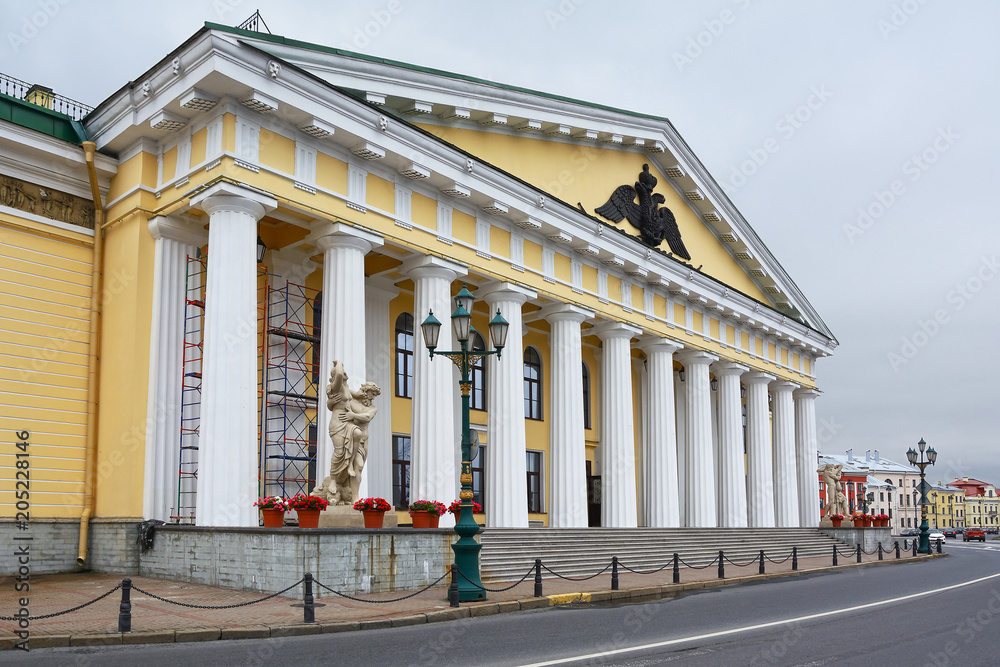 Obraz premium St. Petersburg, the old building of the Mountain Cadet Corps