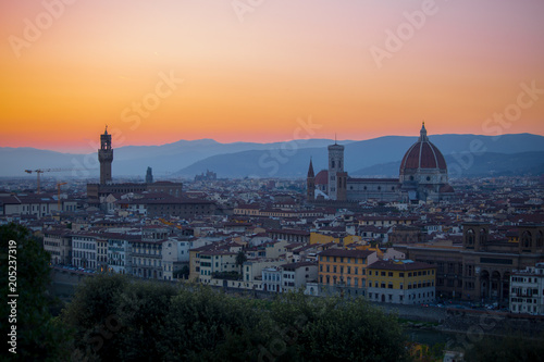 golden sky in Florence © Pornsri