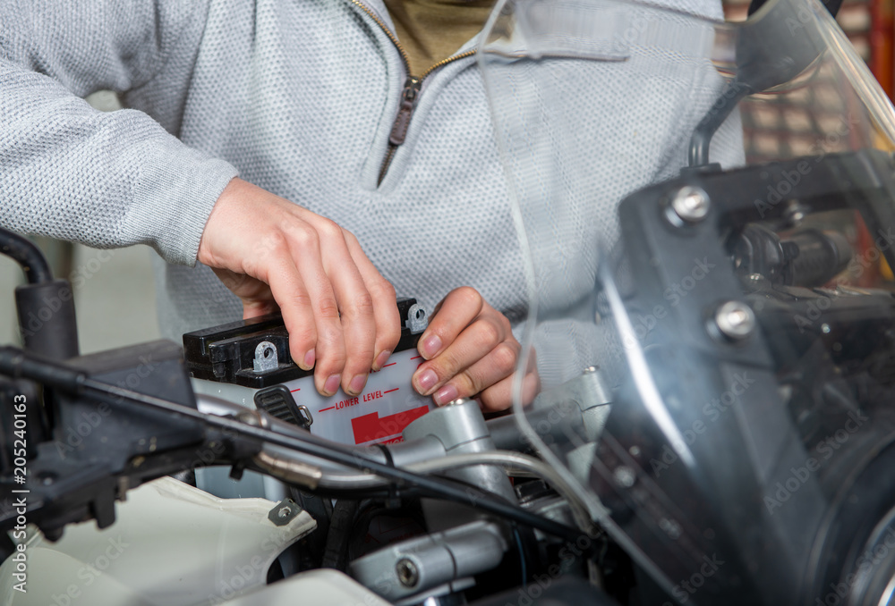 Installation of the motorbike battery