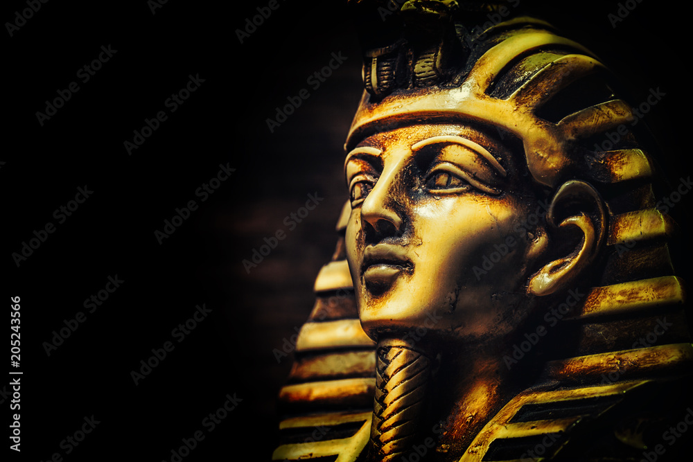 Naklejka premium Kamienna maska faraona tutankhamena
