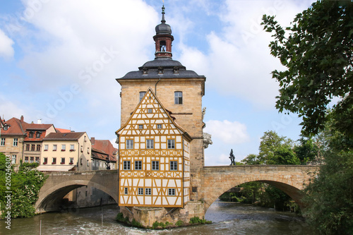 Bamberg, altes Rathaus mit blauem Himmel