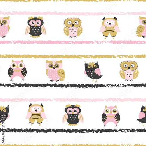 Tapety Bezszwowy pasiasty wzór z ślicznymi kreskówka sowami.
