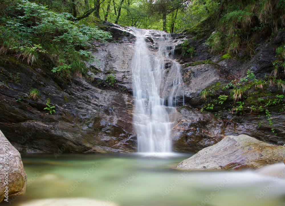 Fototapeta premium waterfall in versilia river