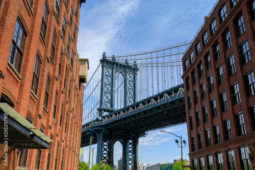 Fototapeta Naklejka Na Ścianę i Meble -  Manhattan Bridge seen from Dumbo, Brooklyn, NYC