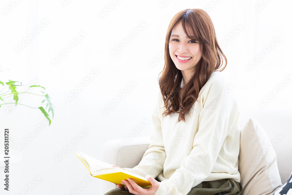本を読む女性 本を読む女性