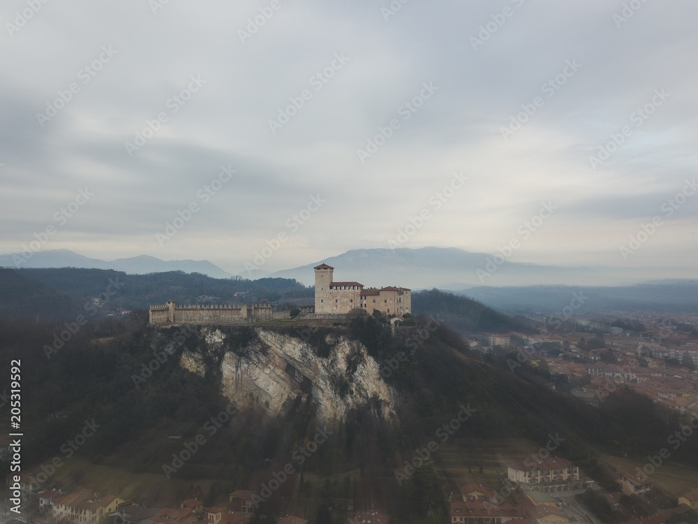 casttle, castelo, europe, eropa, italy, italia, aerial image, imagem aerea, aerial, drone