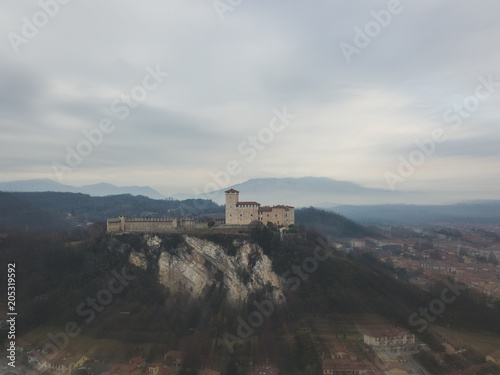 casttle  castelo  europe  eropa  italy  italia  aerial image  imagem aerea  aerial  drone