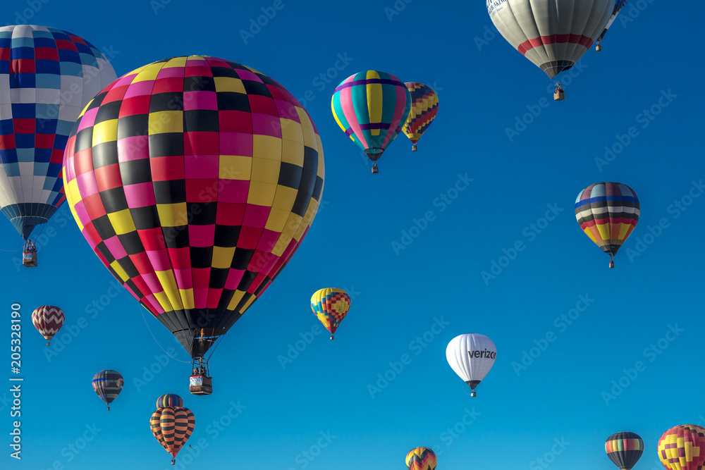 Obraz premium Kolorowe balony na ogrzane powietrze w Albuquerque Balloon Fiesta, Albuquerque, Nowy Meksyk
